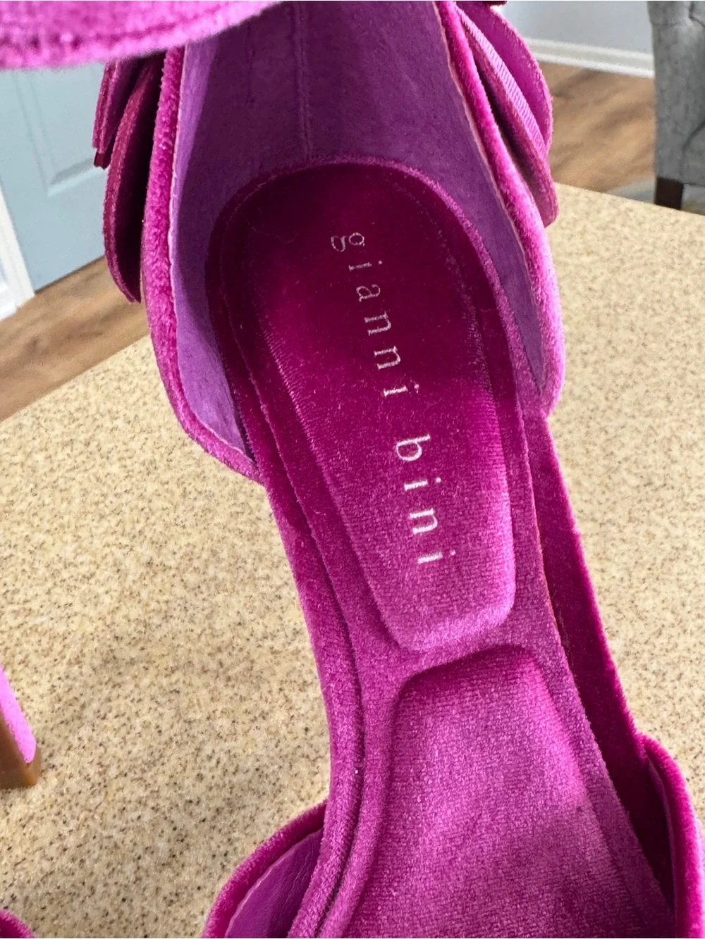 Gianni Bini Berry Pink Velvet Flower Rhinestone Ultra Platform Heels Sandals 7